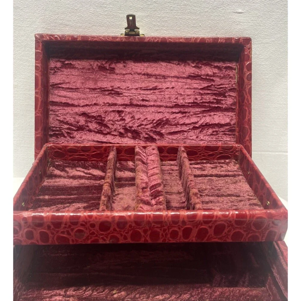 Vintage Red Faux Crocodile Jewelry Box Travel Case Lift Out Tray Locking Musical